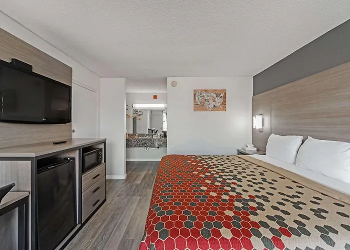 Econo Lodge Inn & Suites Near Bricktown