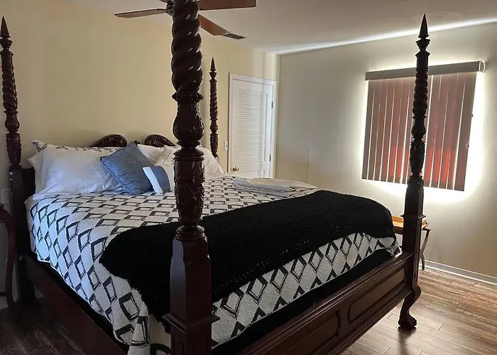 Admiral Suite