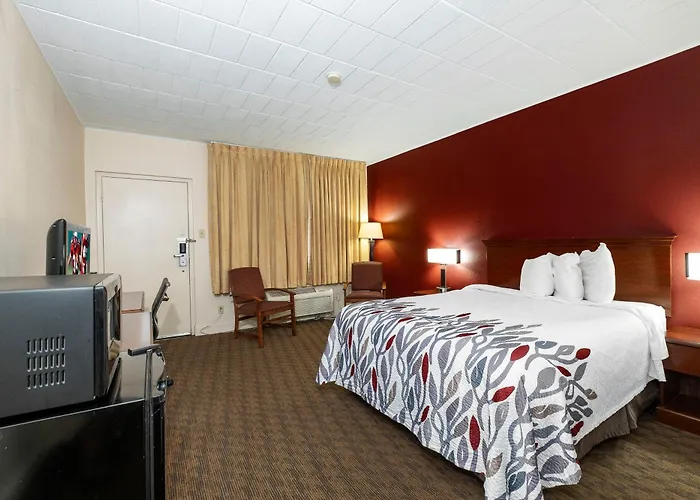 Red Roof Inn & Suites Hazleton