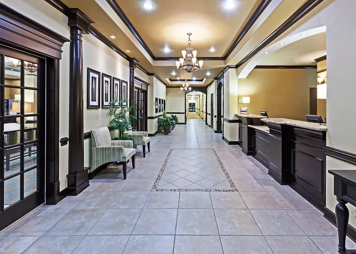 Holiday Inn Express & Suites Victoria By Ihg