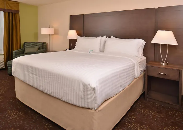 Holiday Inn Express & Suites Dearborn Sw - Detroit Area By Ihg