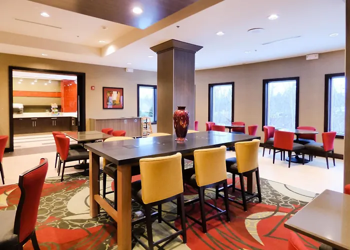 Holiday Inn Express & Suites Plymouth - Ann Arbor Area By Ihg