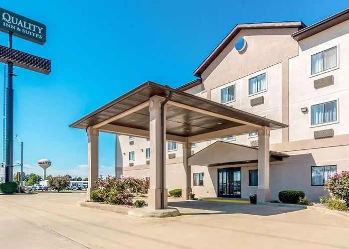 Quality Inn & Suites Salem Near I-57