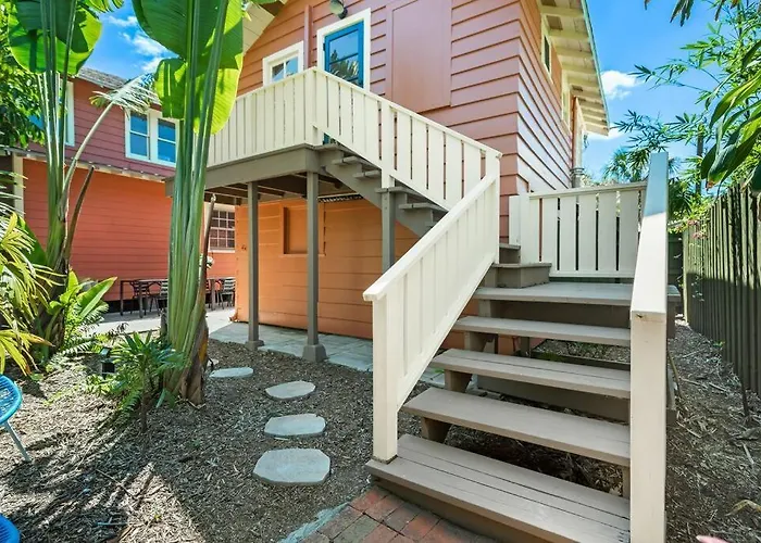 The Julia Place Carriage House