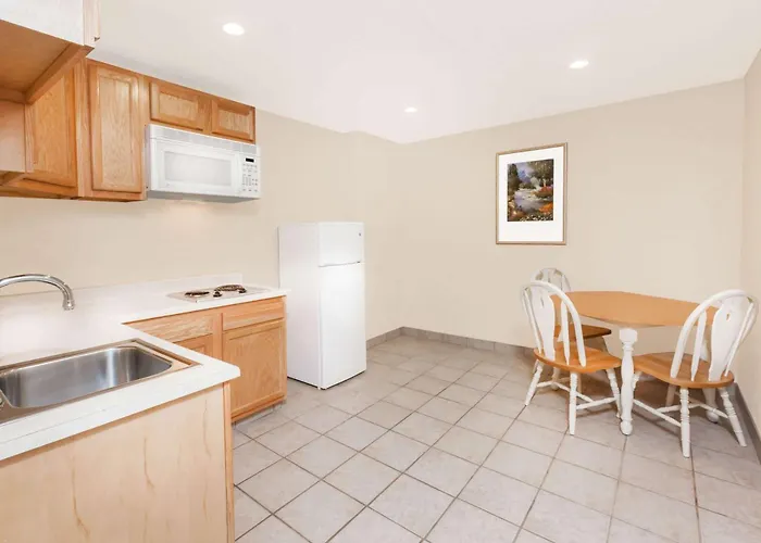 Baymont By Wyndham Grand Rapids Airport