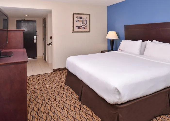 Holiday Inn Express & Suites Central Omaha By Ihg