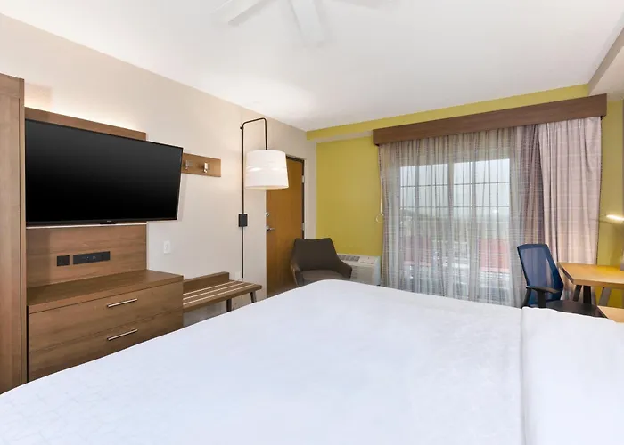 Holiday Inn Express & Suites Petoskey By Ihg