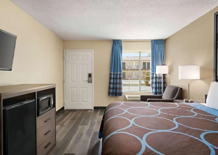 Super 8 By Wyndham Gulfport Airport Nw Near Biloxi
