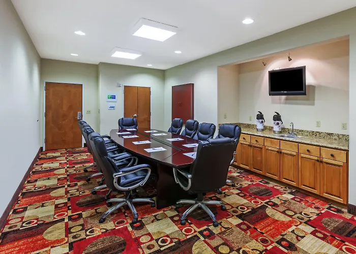 Holiday Inn Express & Suites Lafayette South By Ihg