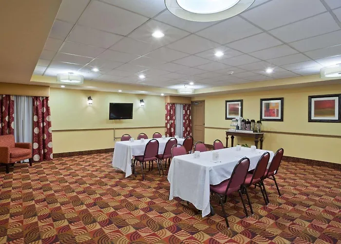 La Quinta By Wyndham Salina