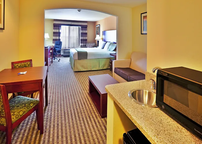 Holiday Inn Express & Suites Perry By Ihg