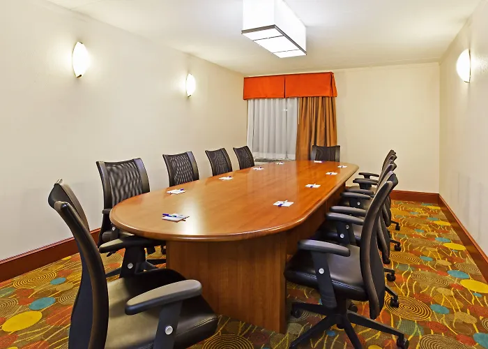 Holiday Inn Express & Suites Greensboro - I-40 At Wendover By Ihg