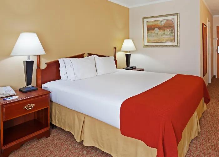 Holiday Inn Express & Suites Greensboro - I-40 At Wendover By Ihg