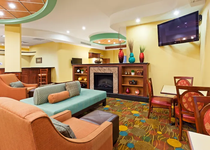 Holiday Inn Express & Suites Greensboro - I-40 At Wendover By Ihg