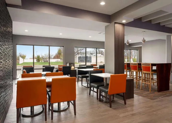 La Quinta Inn & Suites By Wyndham St Louis Route 66