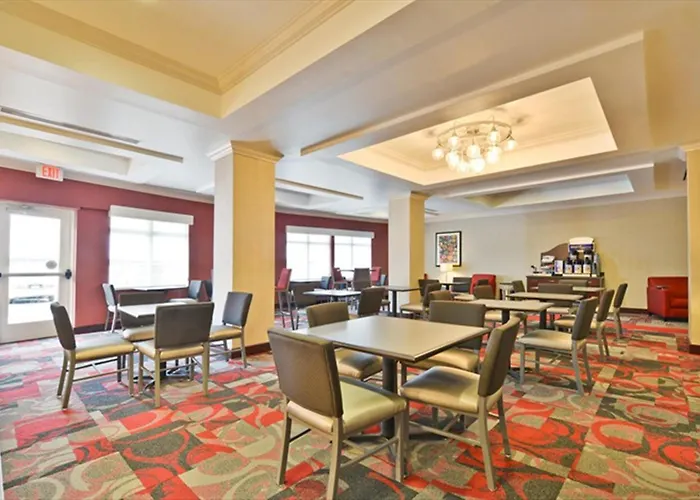 Holiday Inn Express & Suites Utica, Ny