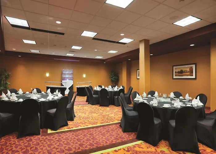 Embassy Suites East Peoria Hotel And Riverfront Conference Center