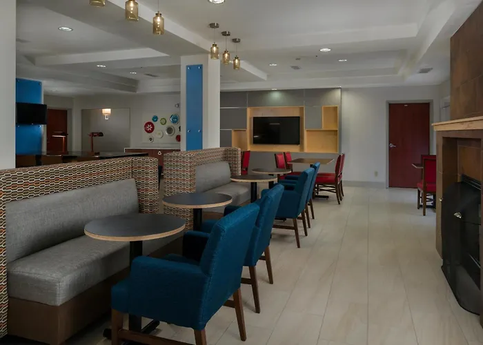 Holiday Inn Express Lawrence By Ihg
