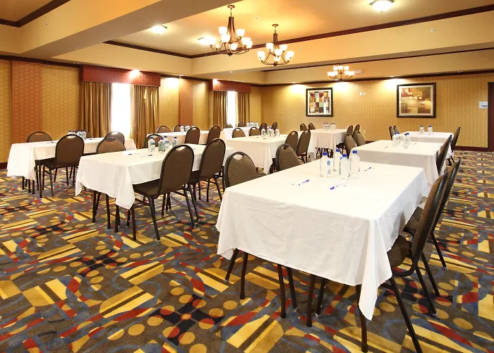 Holiday Inn Express & Suites Van Buren-Ft Smith Area