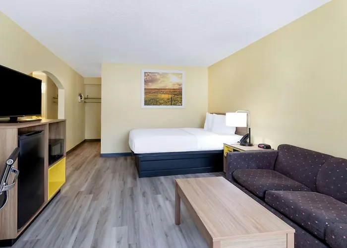 Days Inn & Suites By Wyndham Clovis
