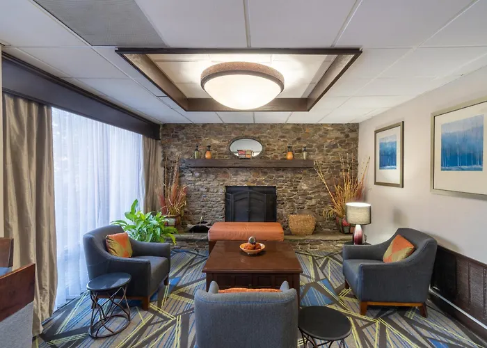 Holiday Inn Express Forsyth By Ihg