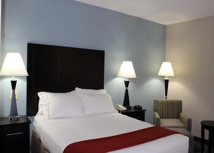 Holiday Inn Express Forsyth By Ihg