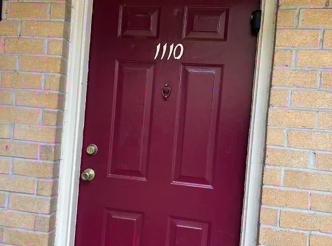 Lovely 1-Bedroom Townhome With Nice Amenities