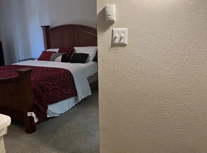 Lovely 1-Bedroom Townhome With Nice Amenities