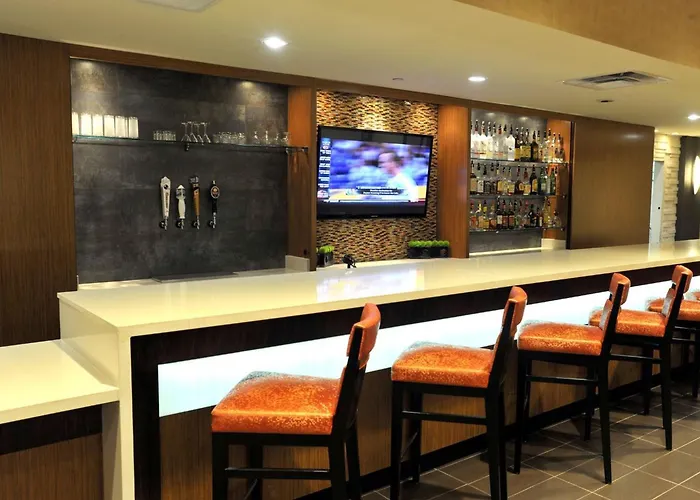Holiday Inn And Suites Charleston West By Ihg