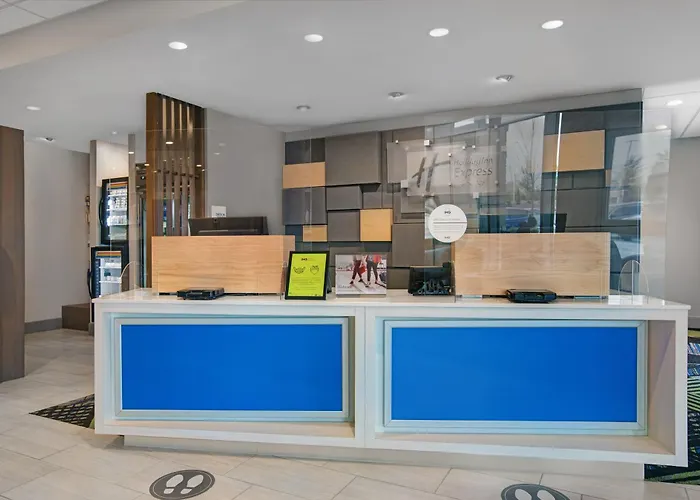 Holiday Inn Express & Suites - Milwaukee - Brookfield By Ihg