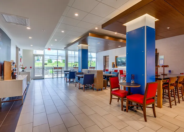 Holiday Inn Express & Suites Reedsville - State Coll Area, An Ihg Hotel