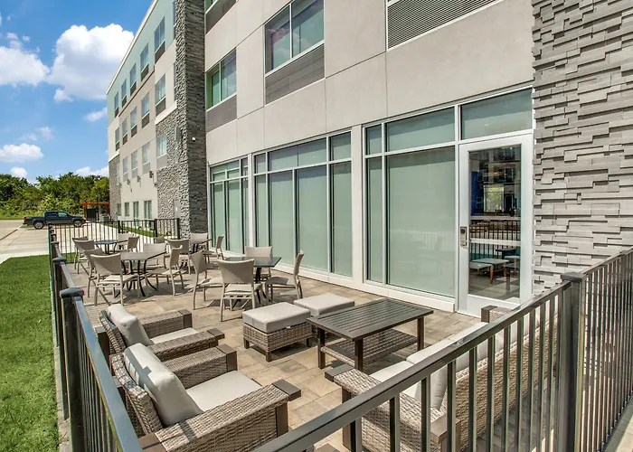 Holiday Inn Express & Suites - Denton South By Ihg