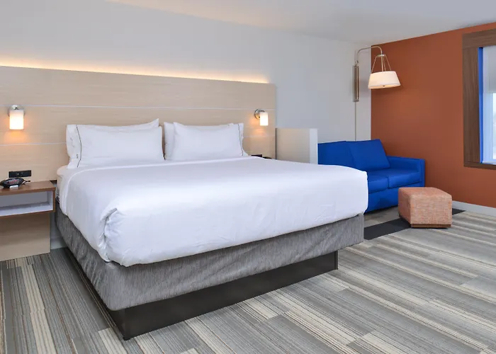 Holiday Inn Express & Suites - Southgate - Detroit Area By Ihg