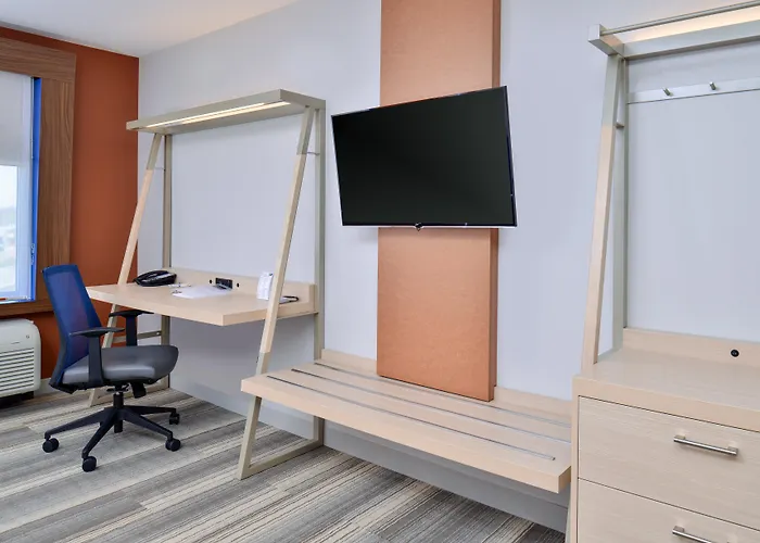Holiday Inn Express & Suites - Southgate - Detroit Area By Ihg