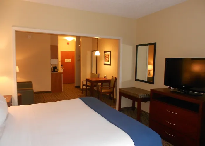 Holiday Inn Express & Suites Lancaster By Ihg