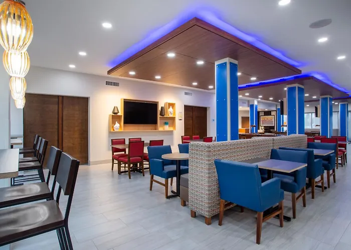 Holiday Inn Express & Suites - Deland South By Ihg