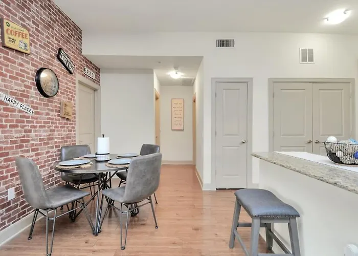 Lux Mid-Rise Walking Distance To Nrg Stadium