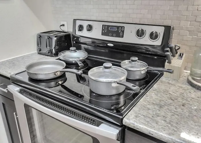 Lux Mid-Rise Walking Distance To Nrg Stadium