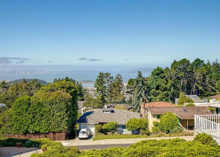 Stunning Bay-View Home In Kensington!