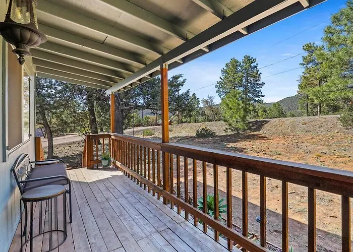 Newly Remodeled Pet Friendly Strawberry Cabin