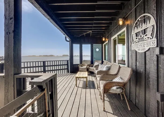 Waterfront Coos Bay Retreat W/ Sauna!