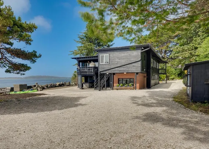 Waterfront Coos Bay Retreat W/ Sauna!
