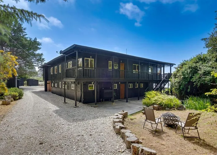 Waterfront Coos Bay Retreat W/ Sauna!