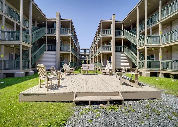 All-Season Retreat W/ Deck In Beech Mountain!