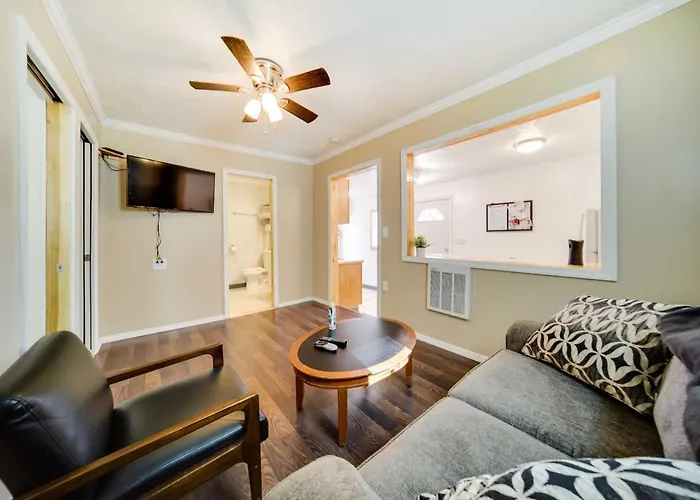 Geneva Cottage W/ Patio - Walk To Park, Lake Erie!