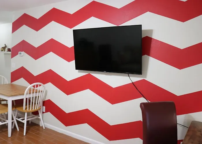 Hidden Ruby-Apartment With Kitchen And Laundry