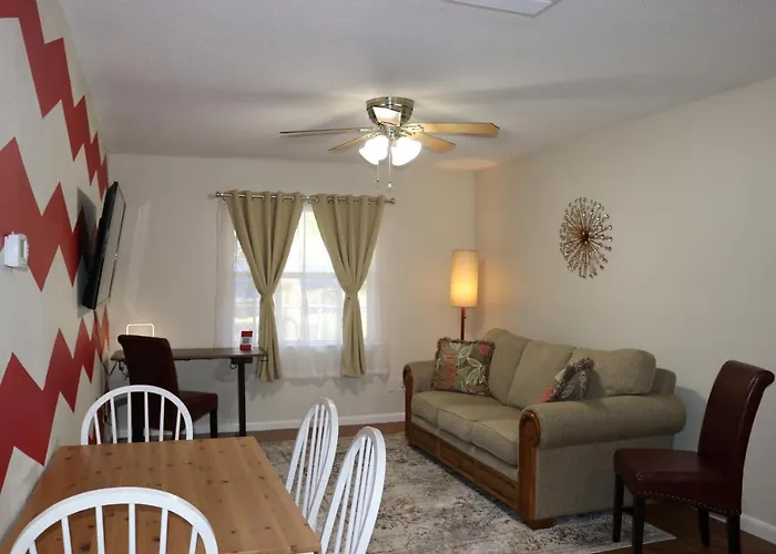 Hidden Ruby-Apartment With Kitchen And Laundry