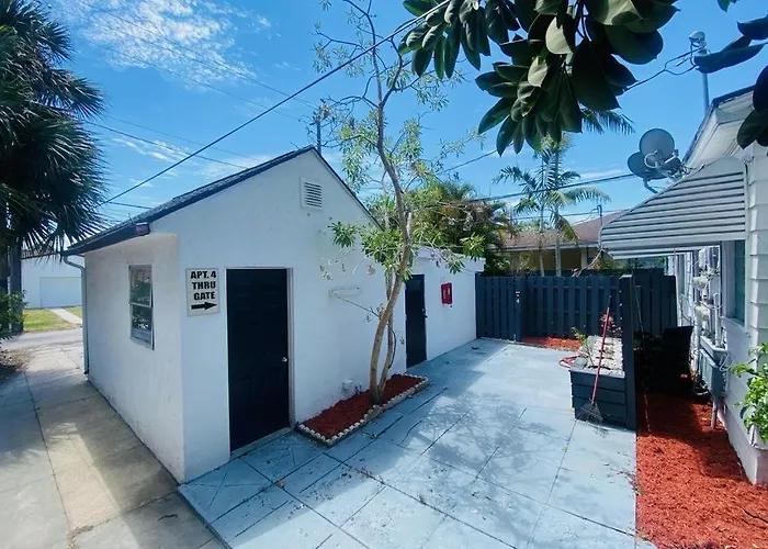 Steps To Beach & Downtown! Spacious Beach Bungalow #2