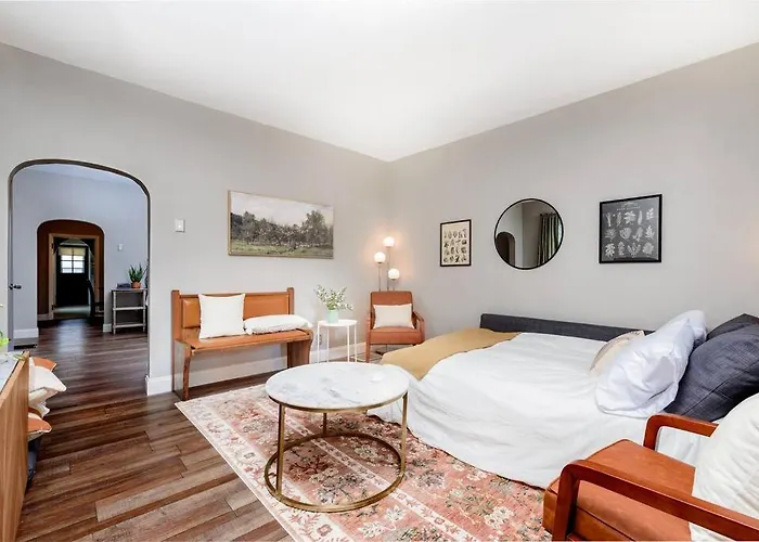 Cozy Family Cottage - Historic Top Of The Hill