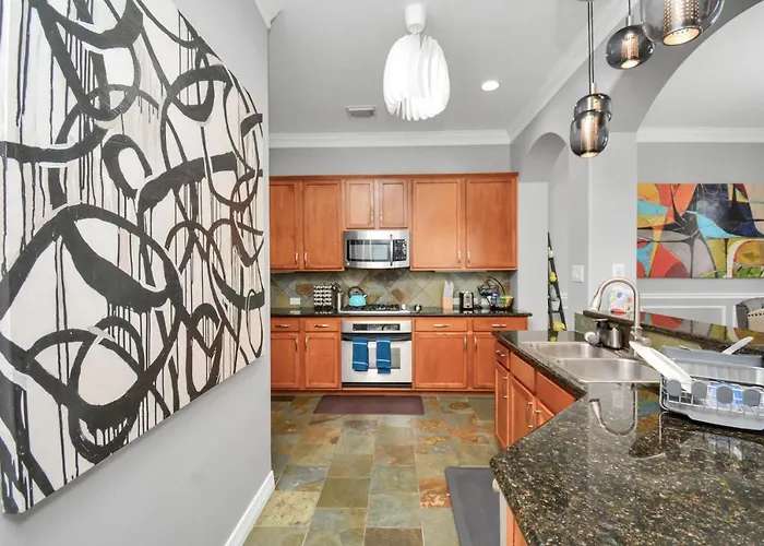 Modern, Luxury Home, 3Bedroom, 3Baths Houston, Nrg Stadium